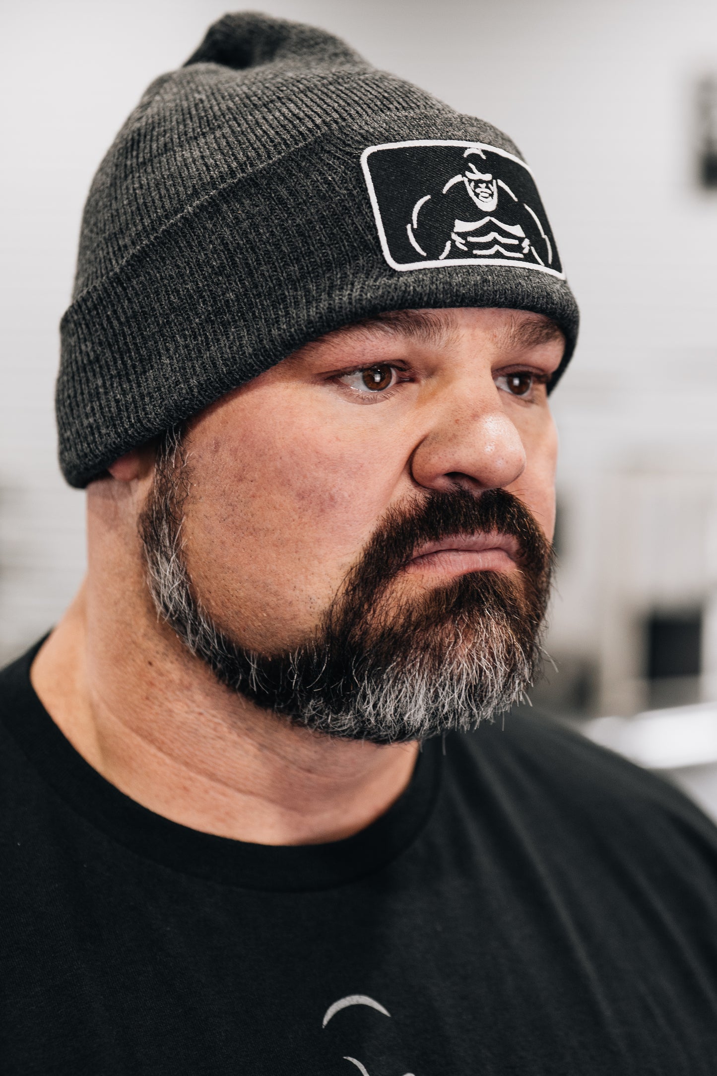 GRAY FIGURE PATCH BEANIE HAT